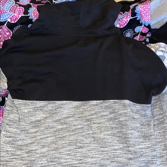 black and grey turtle neck sweatshirt - Picture 4 of 4